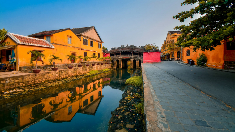 Hue and Hoi An At A Glance — 1